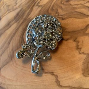 VINTAGE brooch
